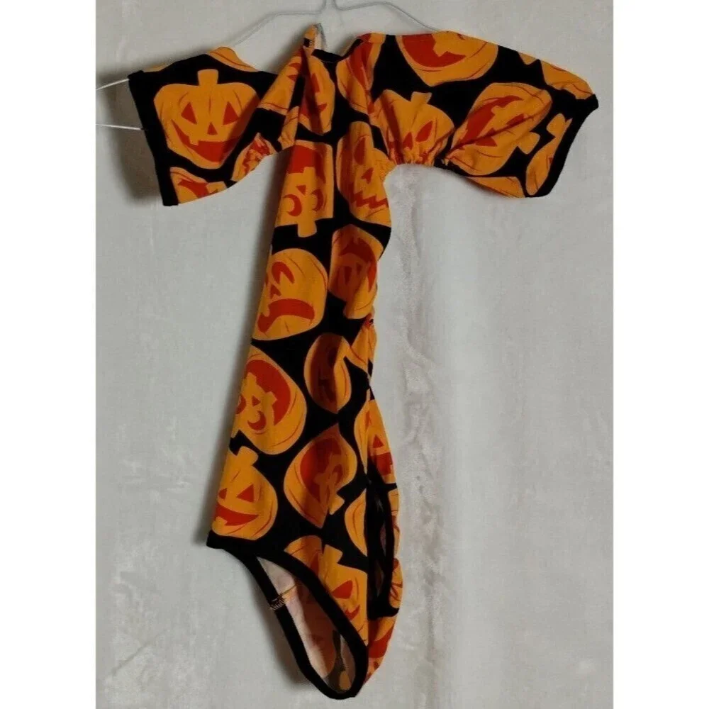 Dog Black‎ With Orange pumpkins Stretchy Tshirt size Med
